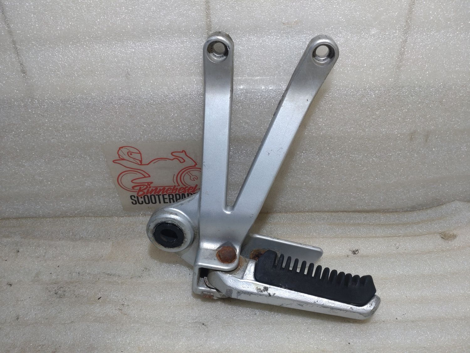 Fußraste Suzuki VX 800 VS51B Sozius Links +Konsole
