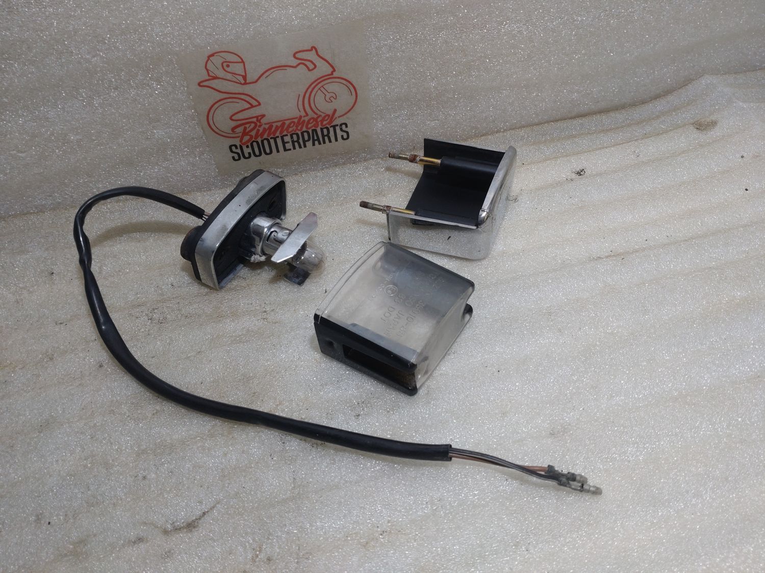 Kennzeichenleuchte Suzuki VX 800 VS51B (Schrauben abgerissen)