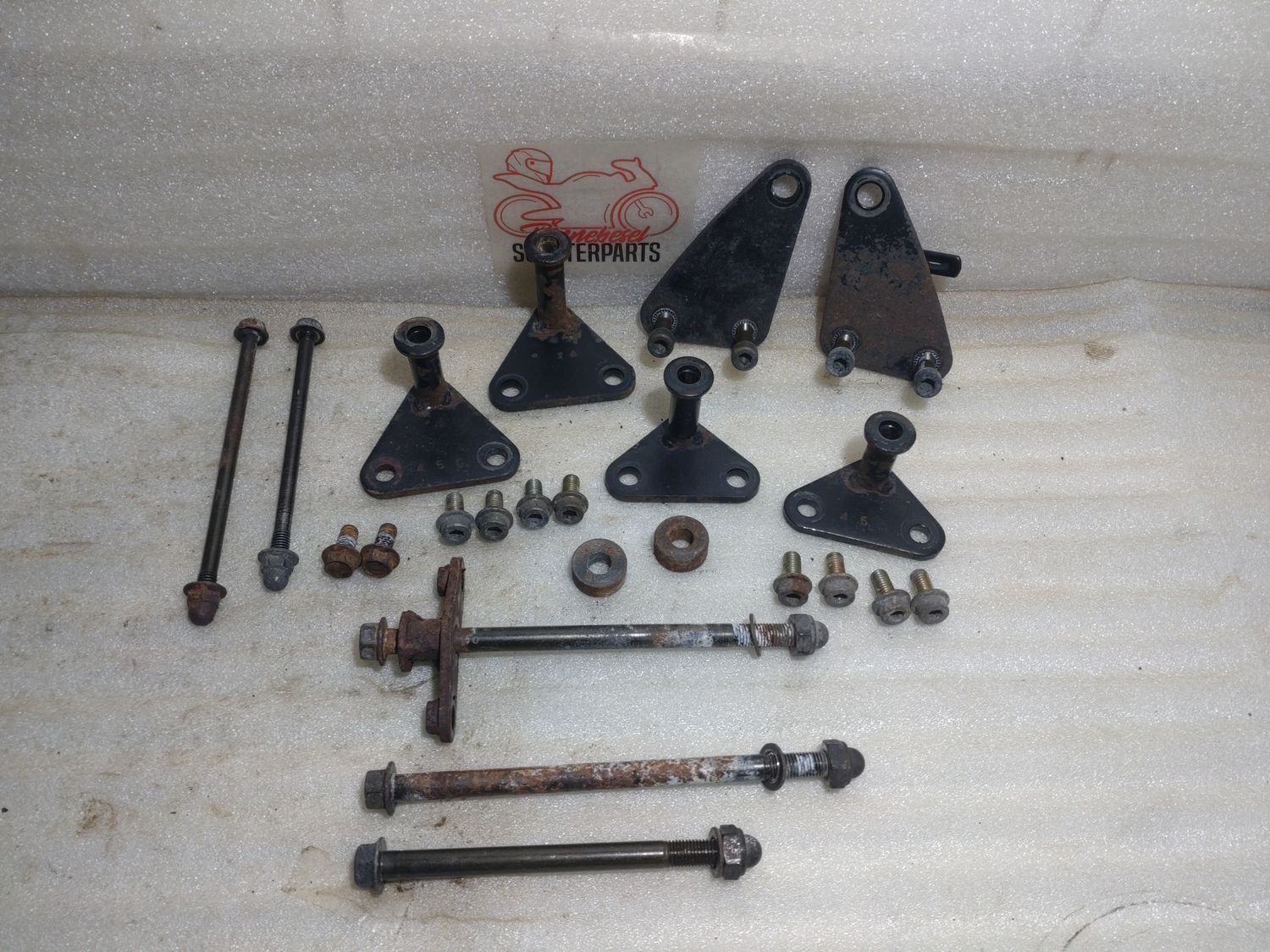 Motorhalteschrauben Suzuki VX 800 VS51B Komplett +Bleche