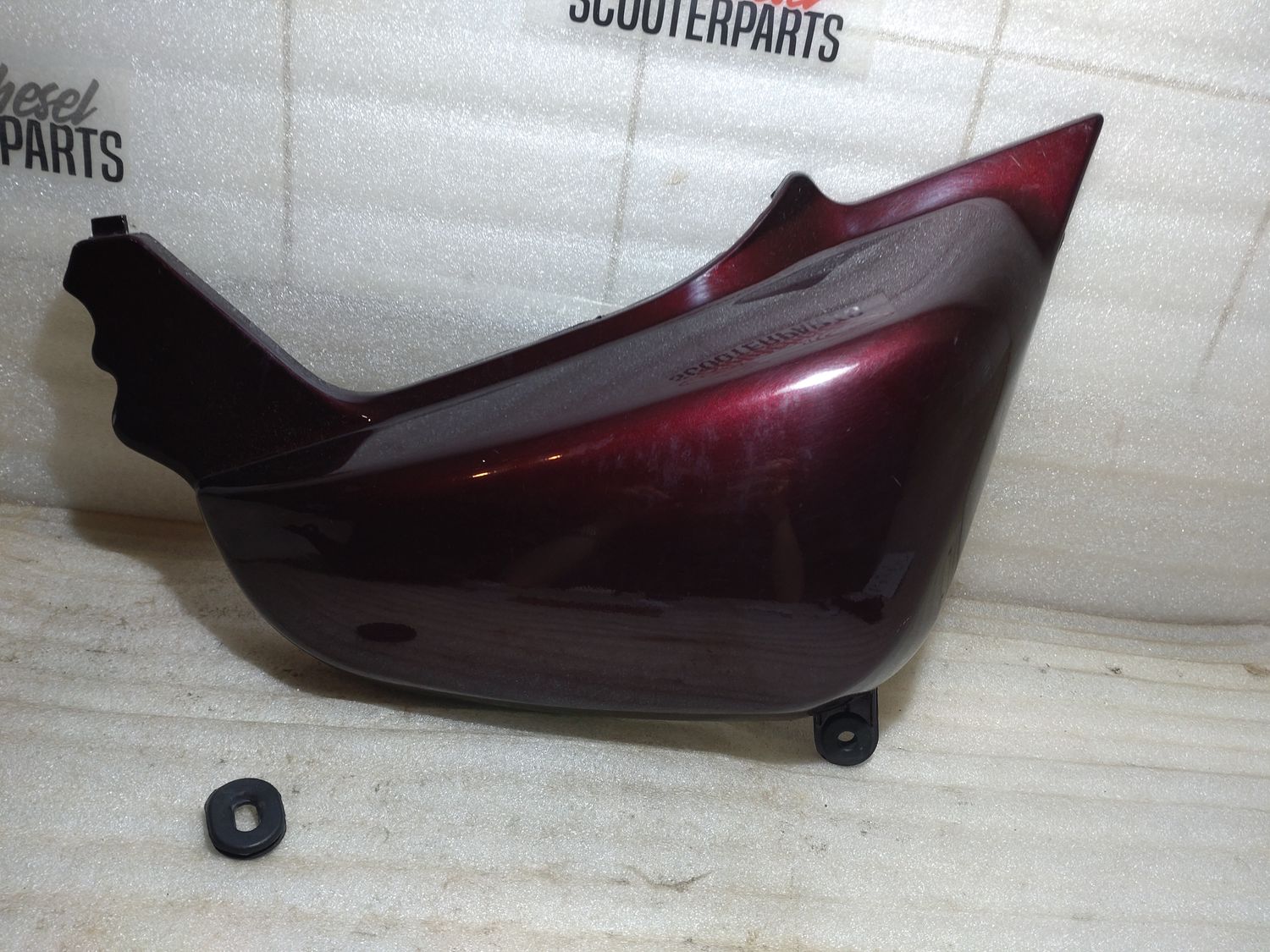 Verkleidung Hyosung Cruise 2 GA125 Seitenteil Rechts #3 Rot +Gummihalter