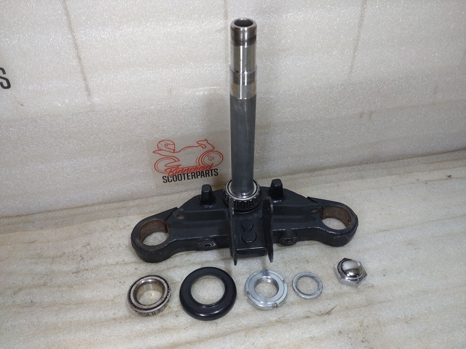 Gabelbrücke Hyosung Naked GT 125 Unten +Steuersatz