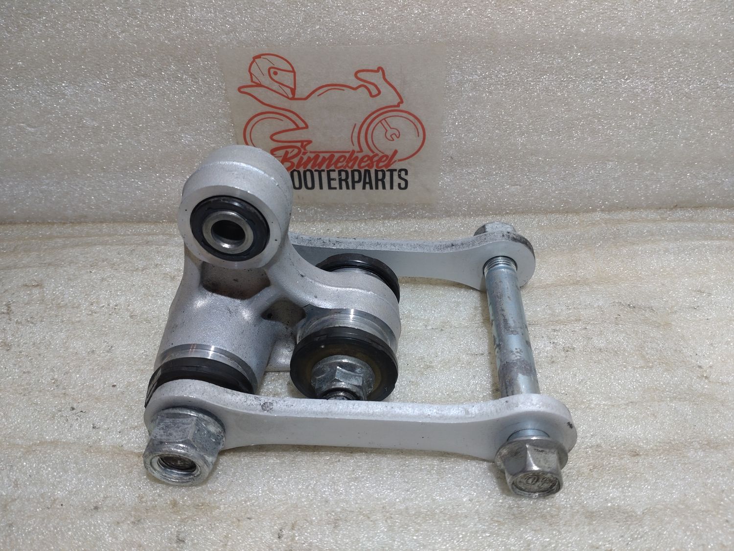 Umlenkknochen Hyosung Naked GT 125 Federbein Umlenkung