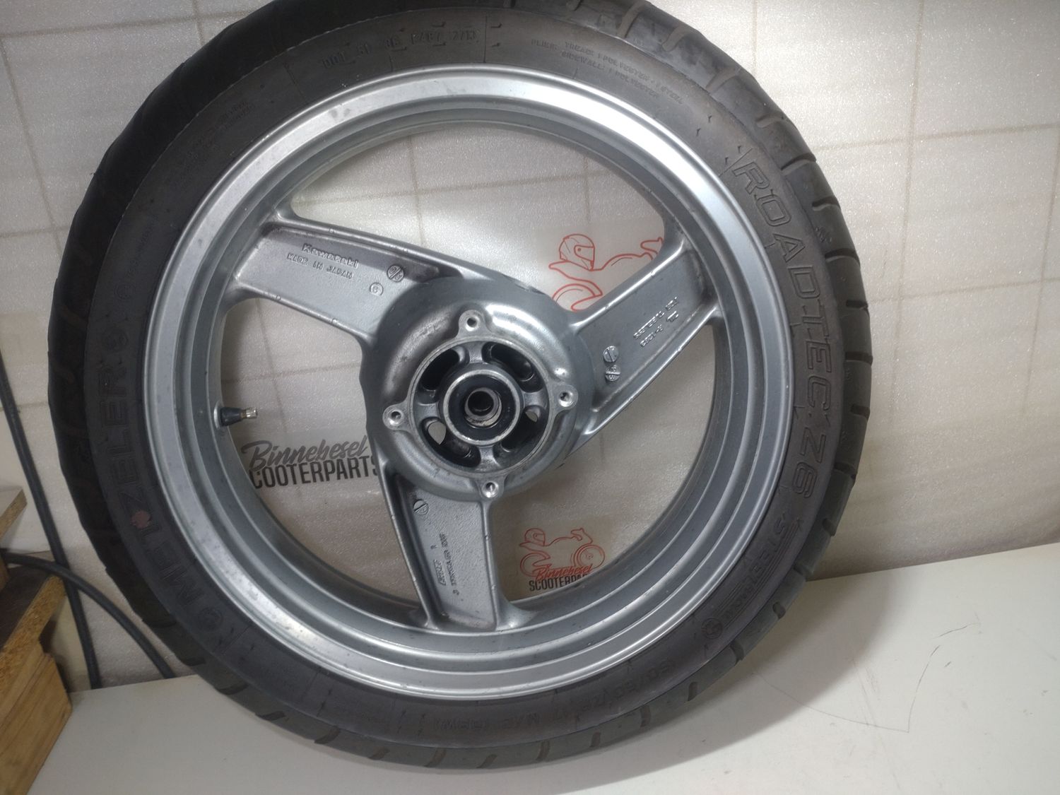 Felge Kawasaki ZZR 600 D ZX600D Hinten Enkei R-1263 J17xMT4,50 +Reifen 160-60ZR17