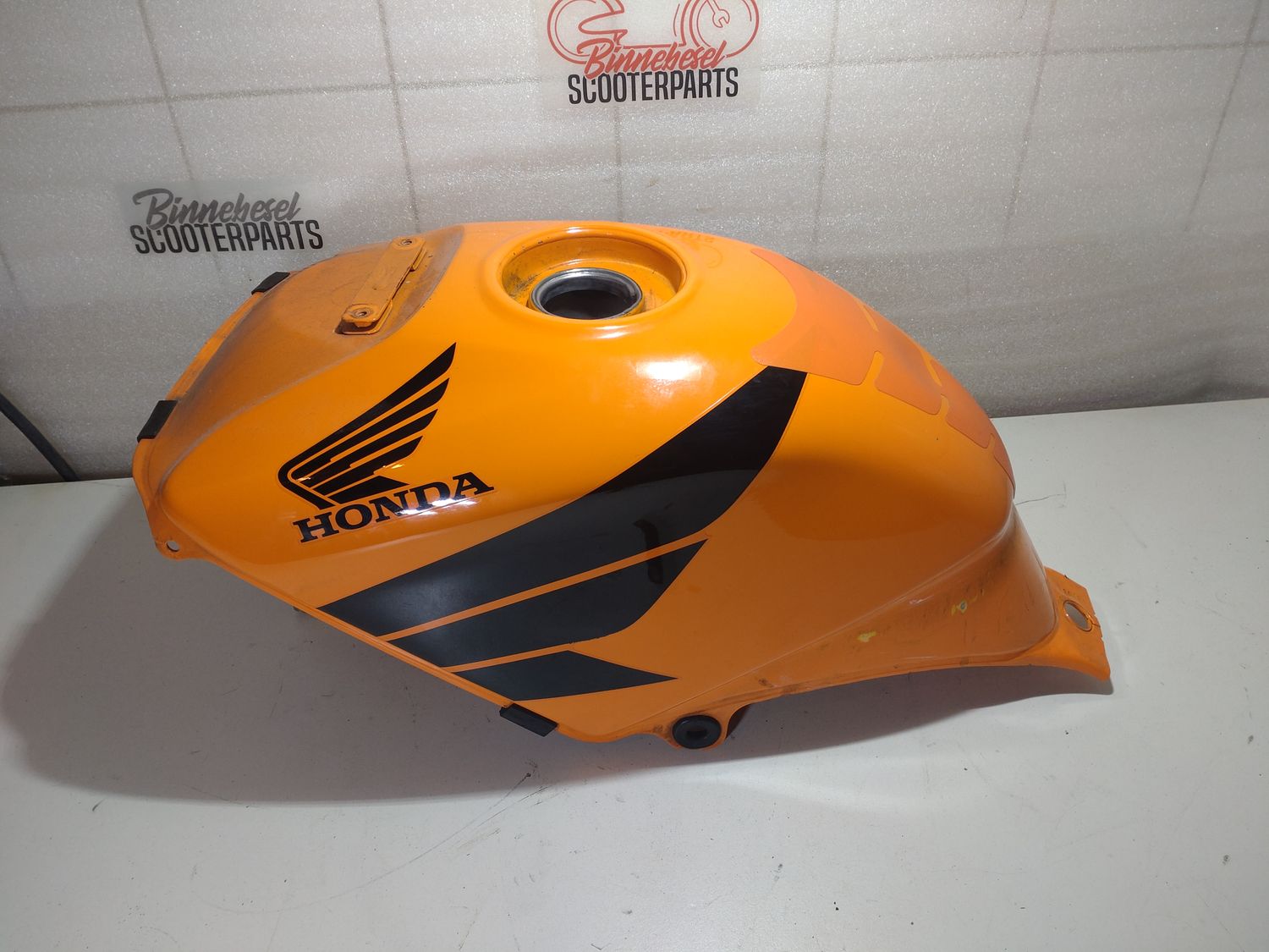 Benzintank Honda CBR 125 R JC34 #3 Repsol Rostfrei kleine Beule