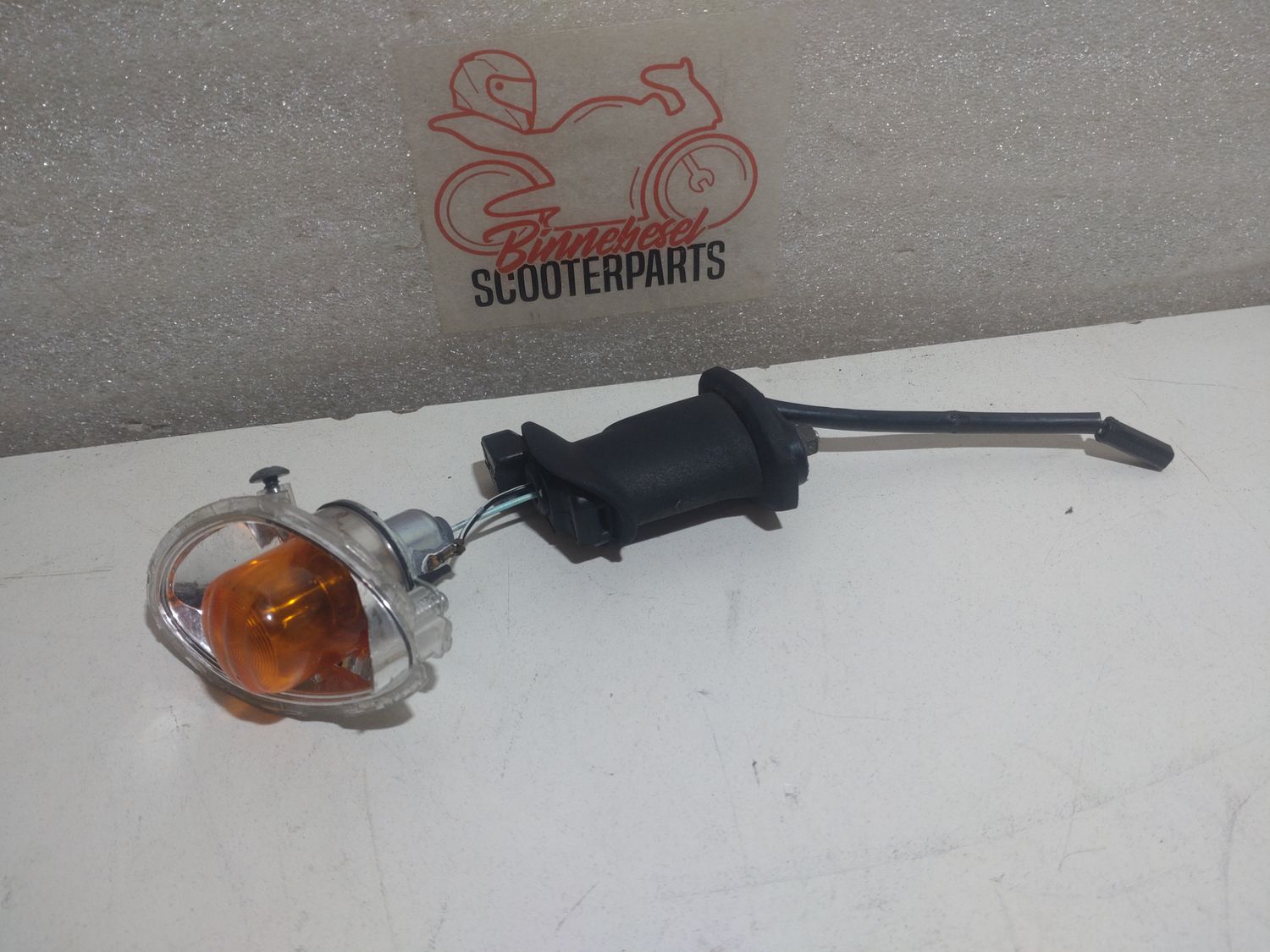 Blinker Suzuki Gladius SFV 650 WVCX Vorn Rechts Bastler Ersatzteile Tokaidenso 35600-44H0 A