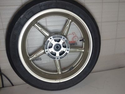 Felge Suzuki Gladius SFV 650 WVCX Hinterrad J17MCxMT5,00 +Reifen 160-60-ZR17 69W von 2021