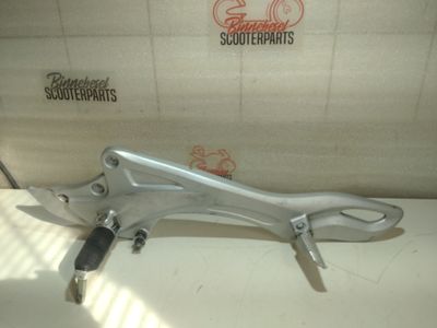 Fußrasten Suzuki Gladius SFV 650 WVCX Links +Konsole Fußrasten Suzuki Gladius SFV 650 WVCX Links +Konsole