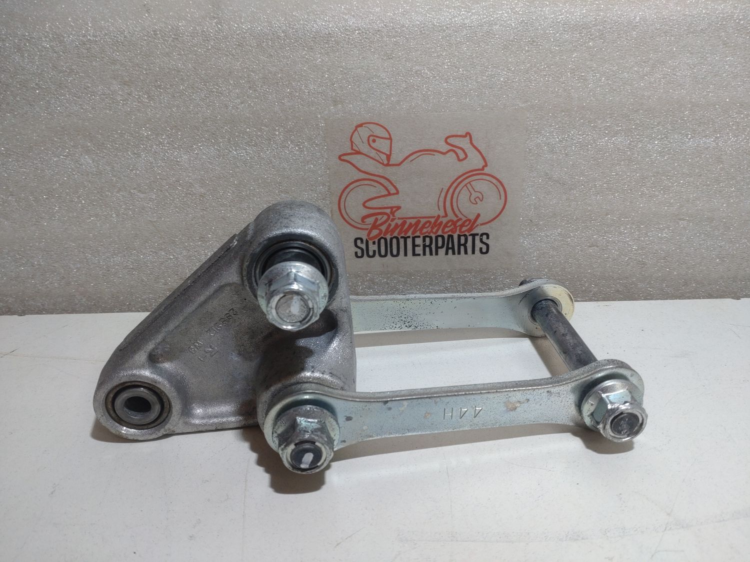 Umlenkknochen Suzuki Gladius SFV 650 WVCX Federbein Umlenkung