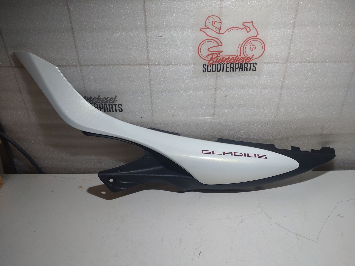 Verkleidung Suzuki Gladius SFV 650 WVCX Heck Seitenteil Links 47511-44H L