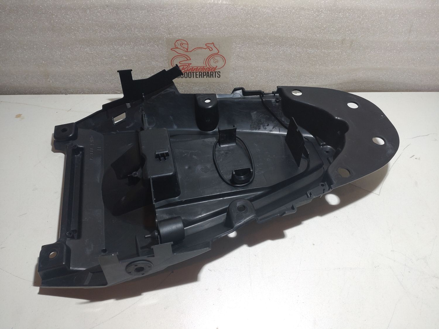 Verkleidung Suzuki Gladius SFV 650 WVCX Heckdurchgang 63111-44H0