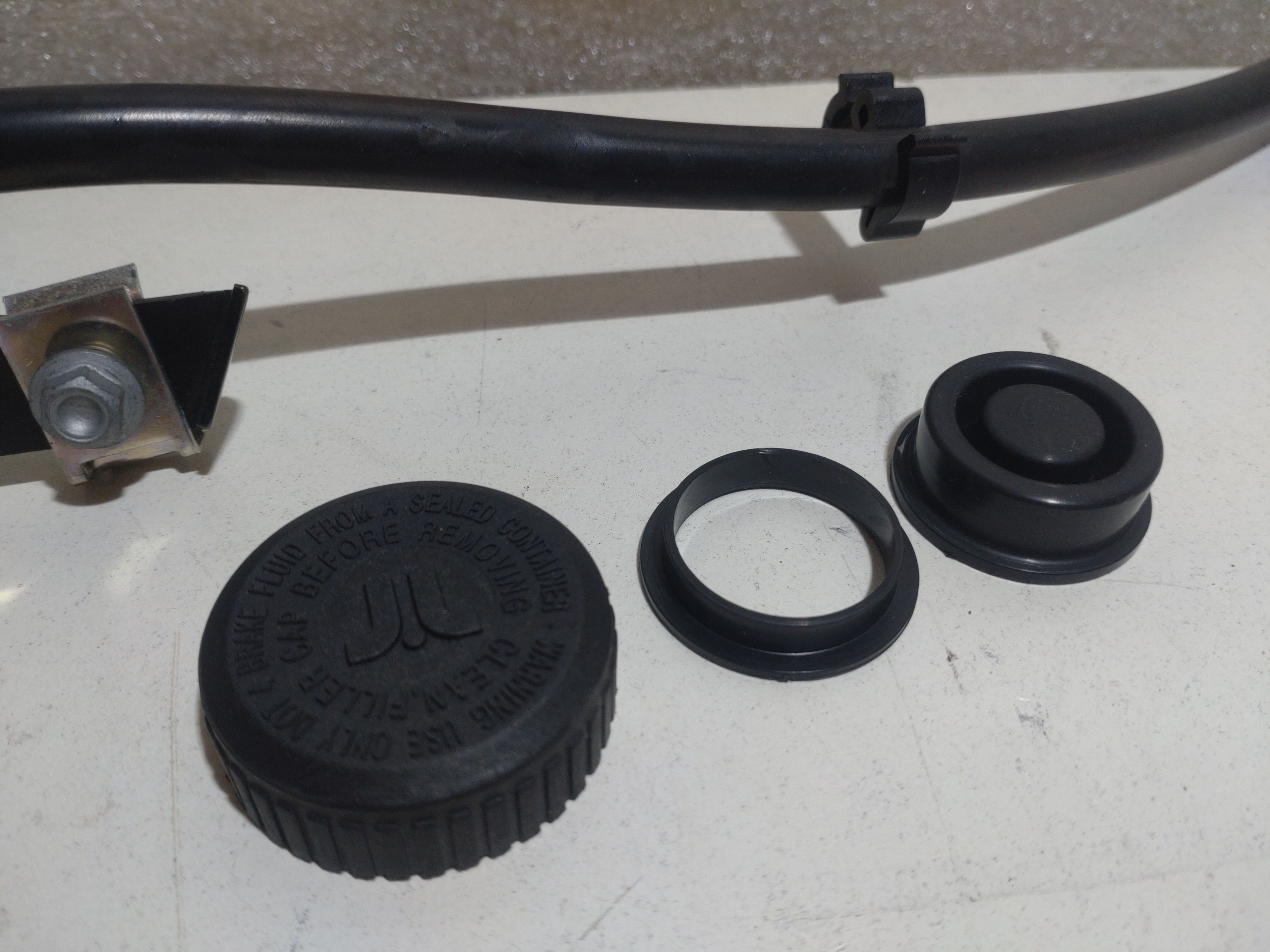 Bremsflüssigkeitsbehälter Aprilia Tuono 125 IE 4T ABS E5 2021-2024 Hinten J.Juan +Deckel +Membrane