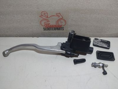 Bremszylinder Aprilia Tuono 125 IE 4T ABS E5 2021-2024 Vorn Rechts J.Juan Handbremspumpe +Schalter Hebel Krumm Spiegelhalter defekt Bremszylinder Aprilia Tuono 125 IE 4T ABS E5 2021-2024 Vorn Rechts J.Juan Handbremspumpe +Schalter Hebel Krumm Spiegelhalter defekt