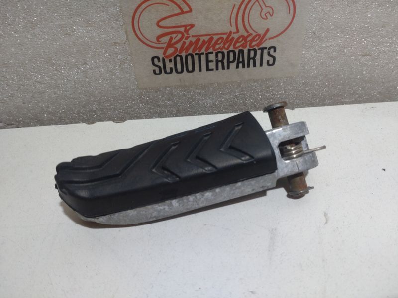 Fußraste Aprilia Tuono 125 IE 4T ABS E5 2021-2024 Fahrer Links Fußraste Aprilia Tuono 125 IE 4T ABS E5 2021-2024 Fahrer Links