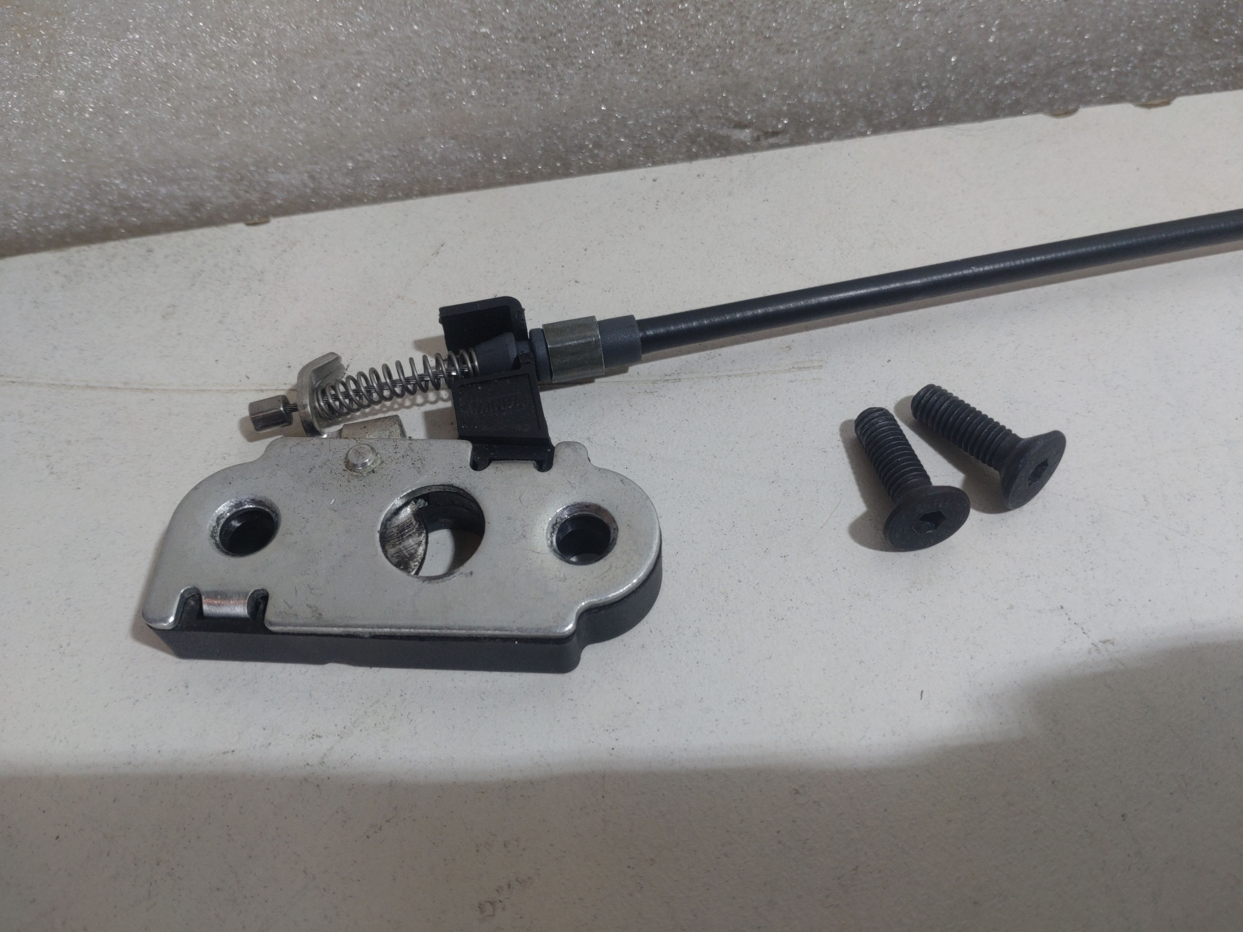 Sitzbankverriegelung Aprilia Tuono 125 IE 4T ABS E5 2021-2024 +Bowdenzug Minda