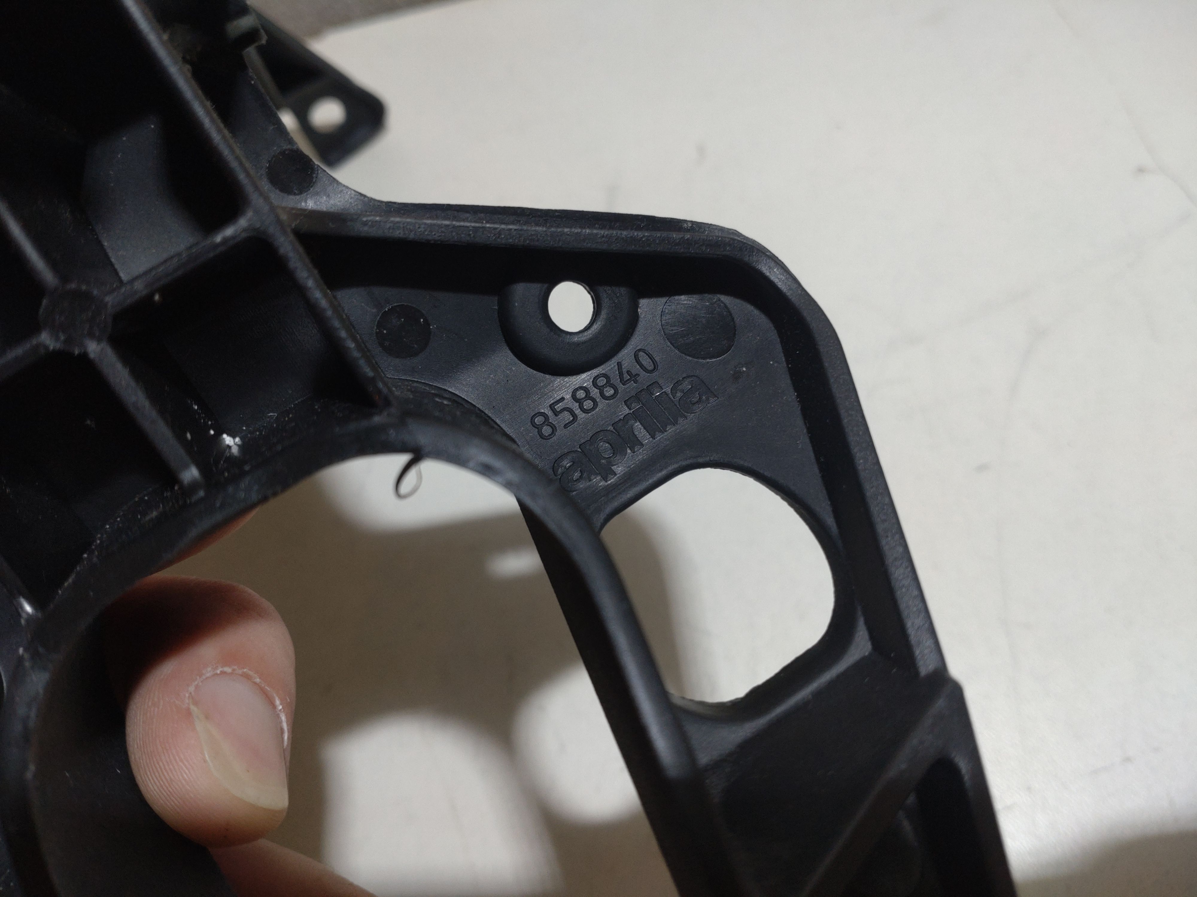 Verkleidung Aprilia Tuono 125 IE 4T ABS E5 2021-2024 Heck Kennzeichenhalter Innen 858840