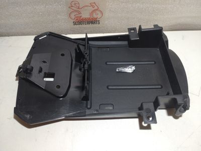 Verkleidung Aprilia Tuono 125 IE 4T ABS E5 2021-2024 Heck Unten Heckdurchgang DIS. 2B003059