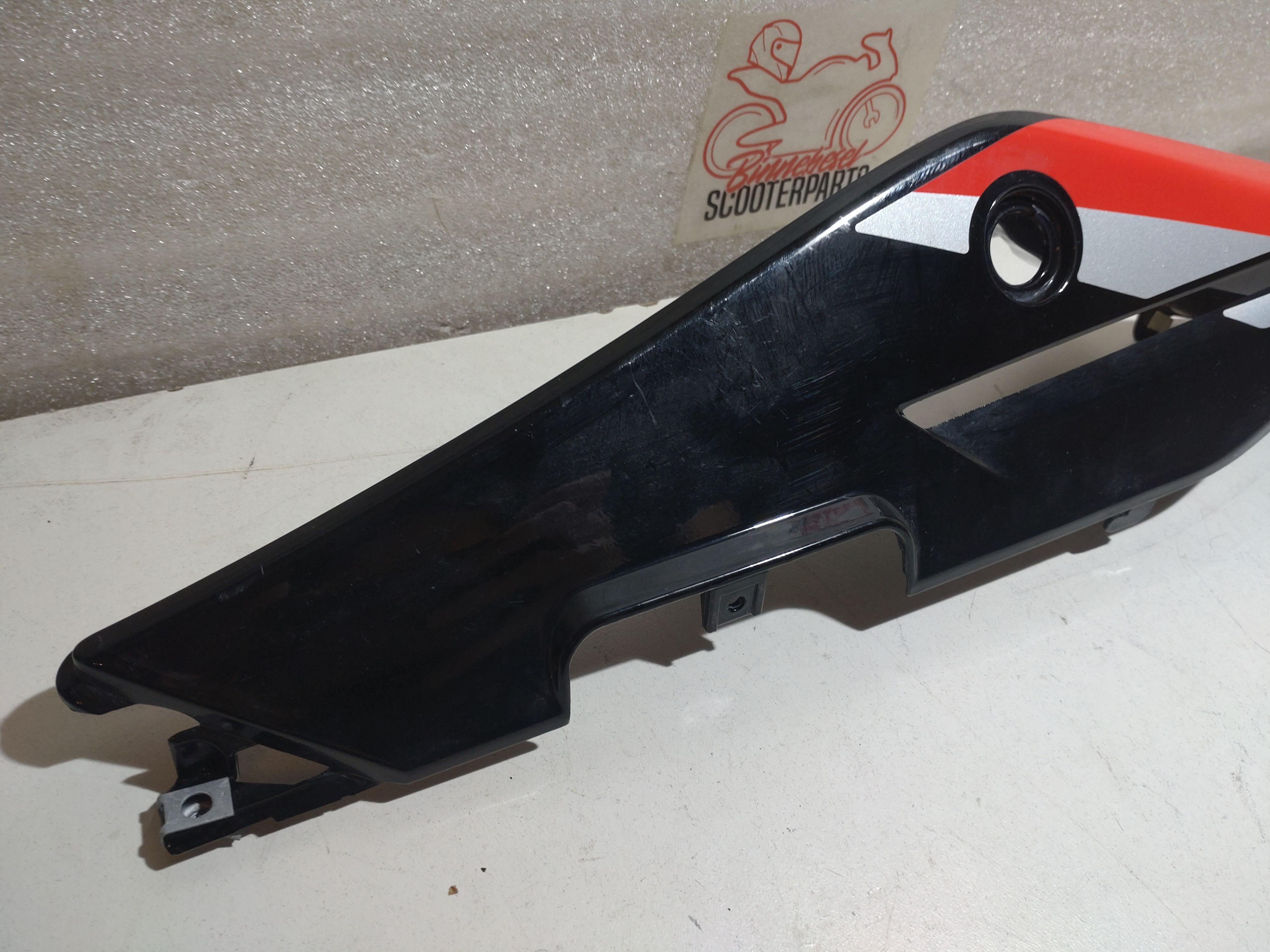 Verkleidung Aprilia Tuono 125 IE 4T ABS E5 2021-2024 Heck Seitenteil Links DIS. 2B003719 DIS. 898875