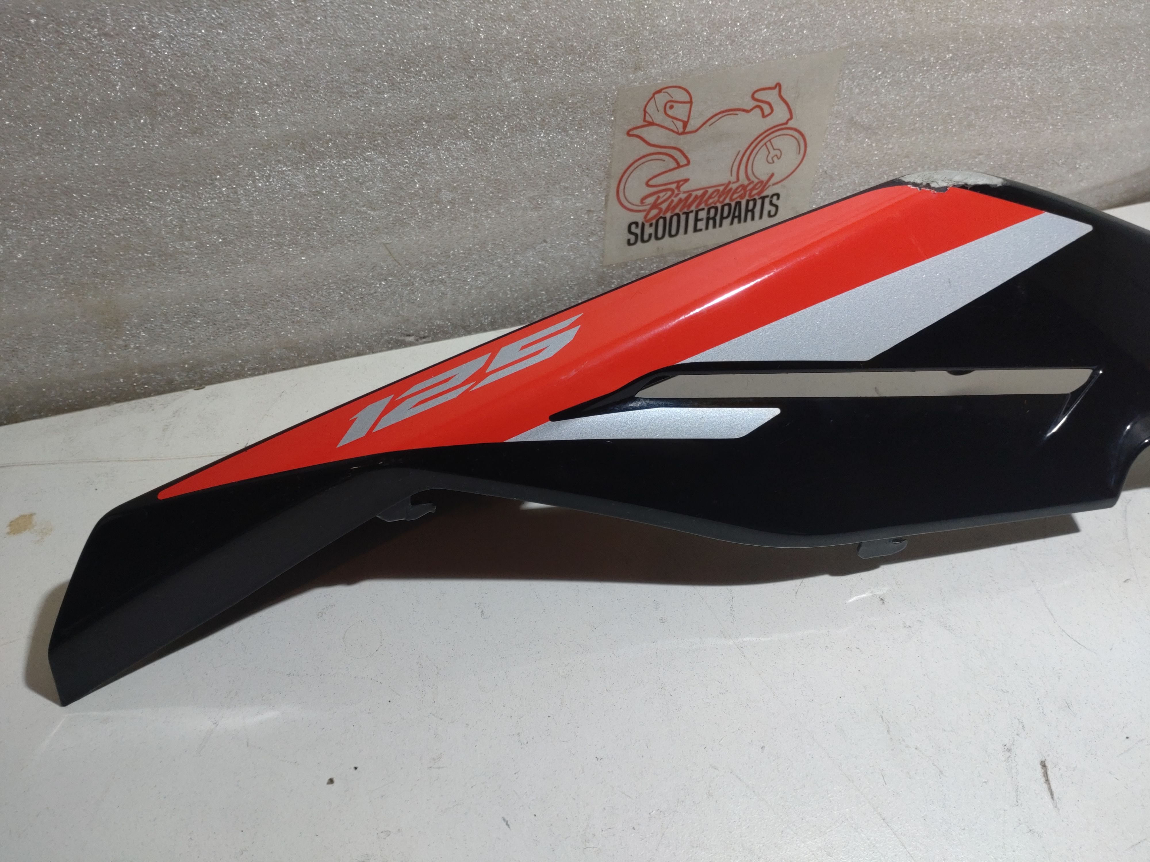 Verkleidung Aprilia Tuono 125 IE 4T ABS E5 2021-2024 Heck Seitenteil Rechts DIS. 2B003748 DIS. 898874