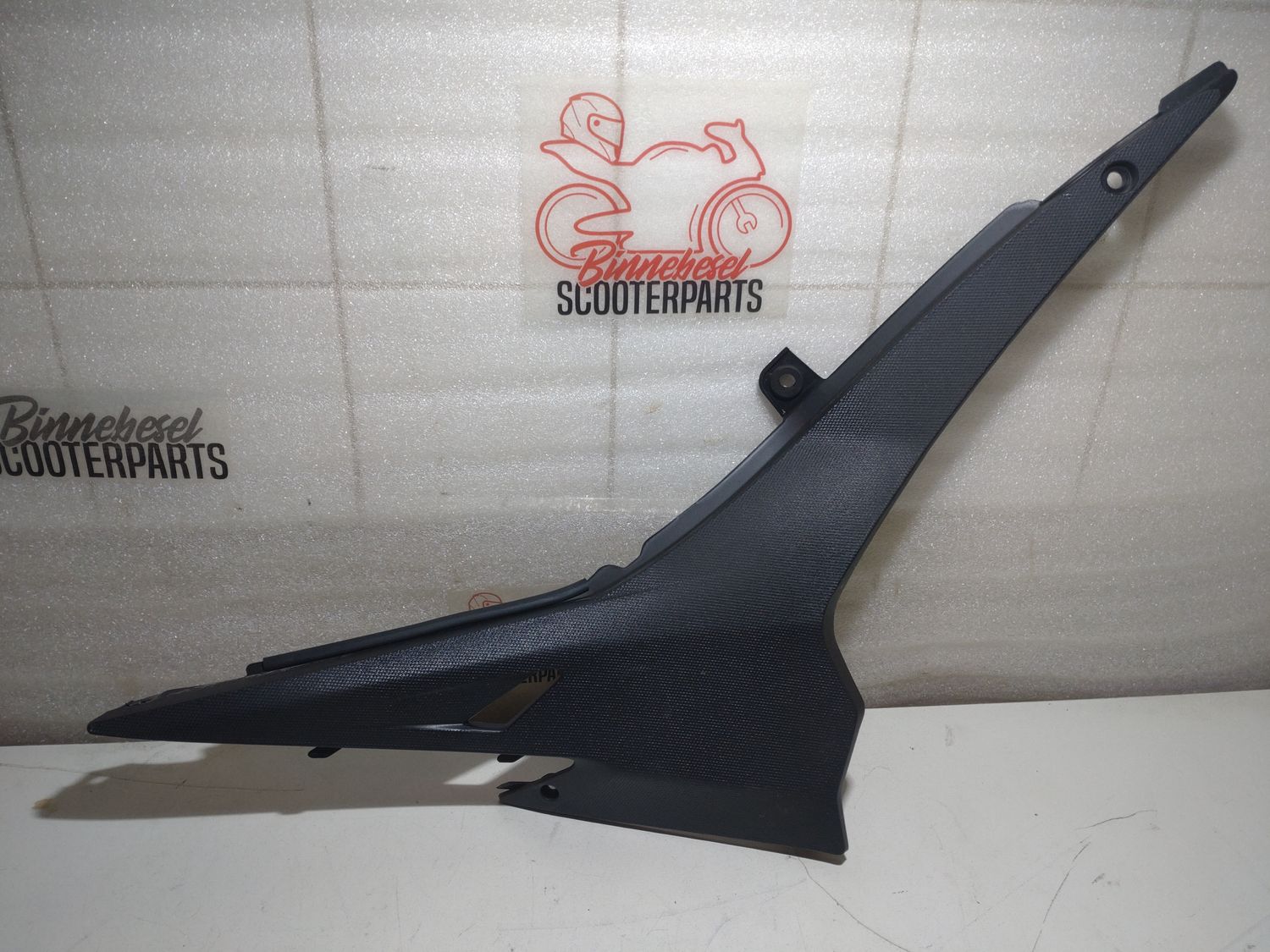 Verkleidung Aprilia Tuono 125 IE 4T ABS E5 2021-2024 Seitenteil Mitte Rechts DIS. 897691