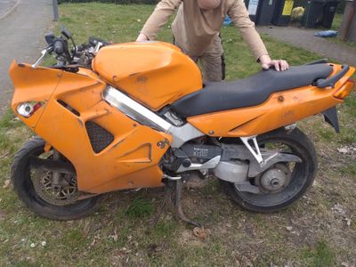 Honda VFR 800 FI RC46