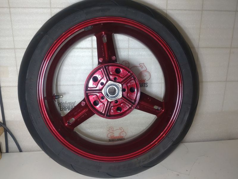 Felge Suzuki GSX-R 750 WVBD Hinterrad J17xMT5,50 +Reifen 180-55ZR17 von 2020 K1 K2 K3 GSX-R 600 750 Felge Suzuki GSX-R 750 WVBD Hinterrad J17xMT5,50 +Reifen 180-55ZR17 von 2020 K1 K2 K3 GSX-R 600 750