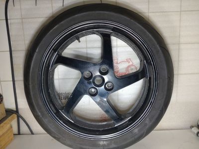 Felge Honda VFR 800 FI RC46 Hinten J17xMT5,50 +Reifen 180-55-ZR17 von 2018 Felge Honda VFR 800 FI RC46 Hinten J17xMT5,50 +Reifen 180-55-ZR17 von 2018