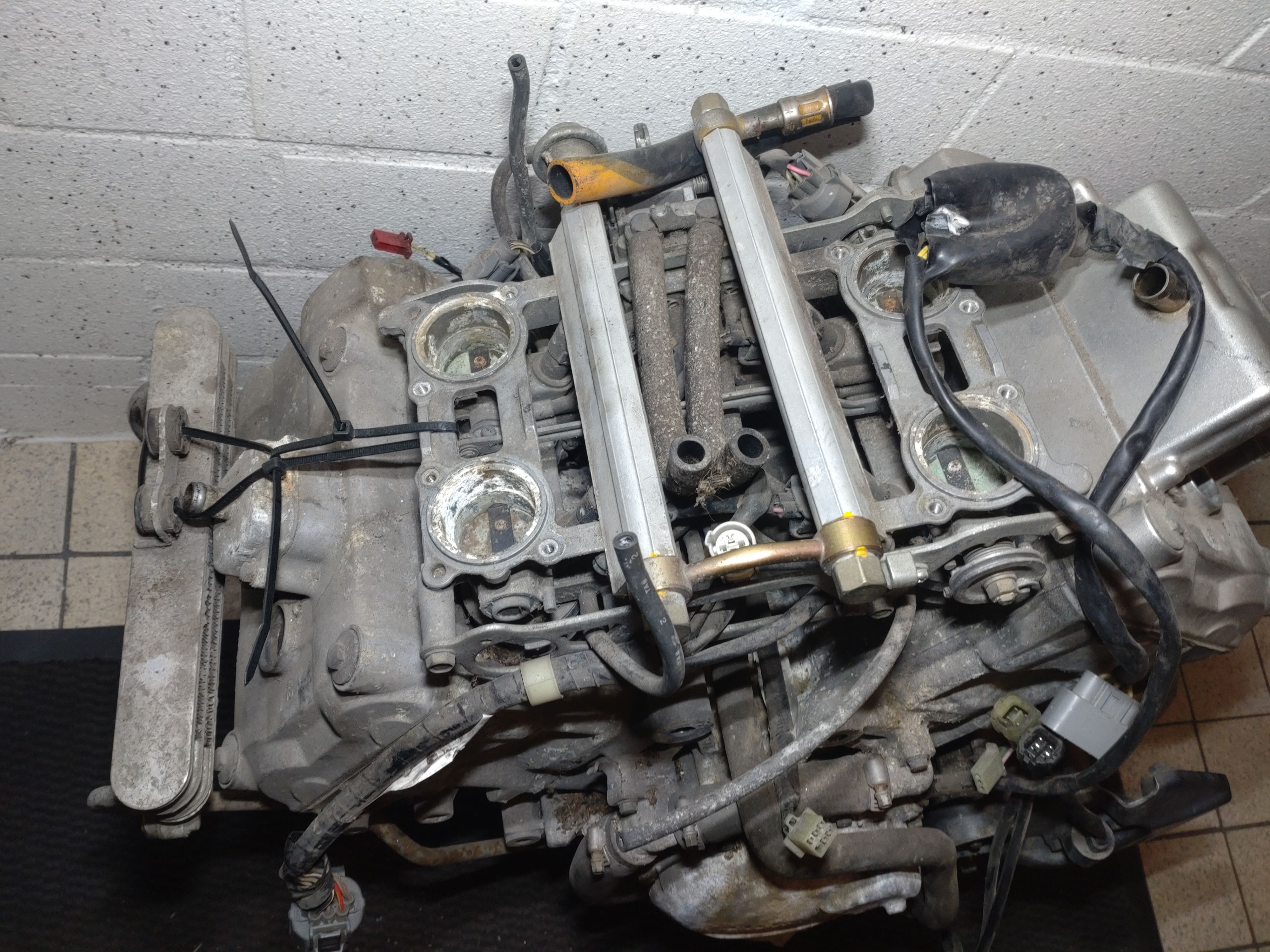 Motor Honda VFR 800 FI RC46 Komplett +Lichtmaschine +Anlasser +Vergaser RC46E-2101478