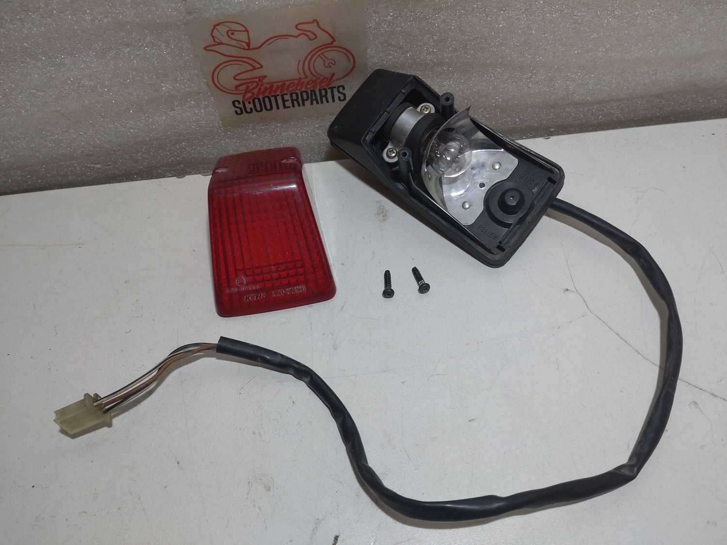 Rücklicht Suzuki DR 350 SK42B +Bremslicht Koito 22032451 auch TS125 200 Daihatsu Sirion M1