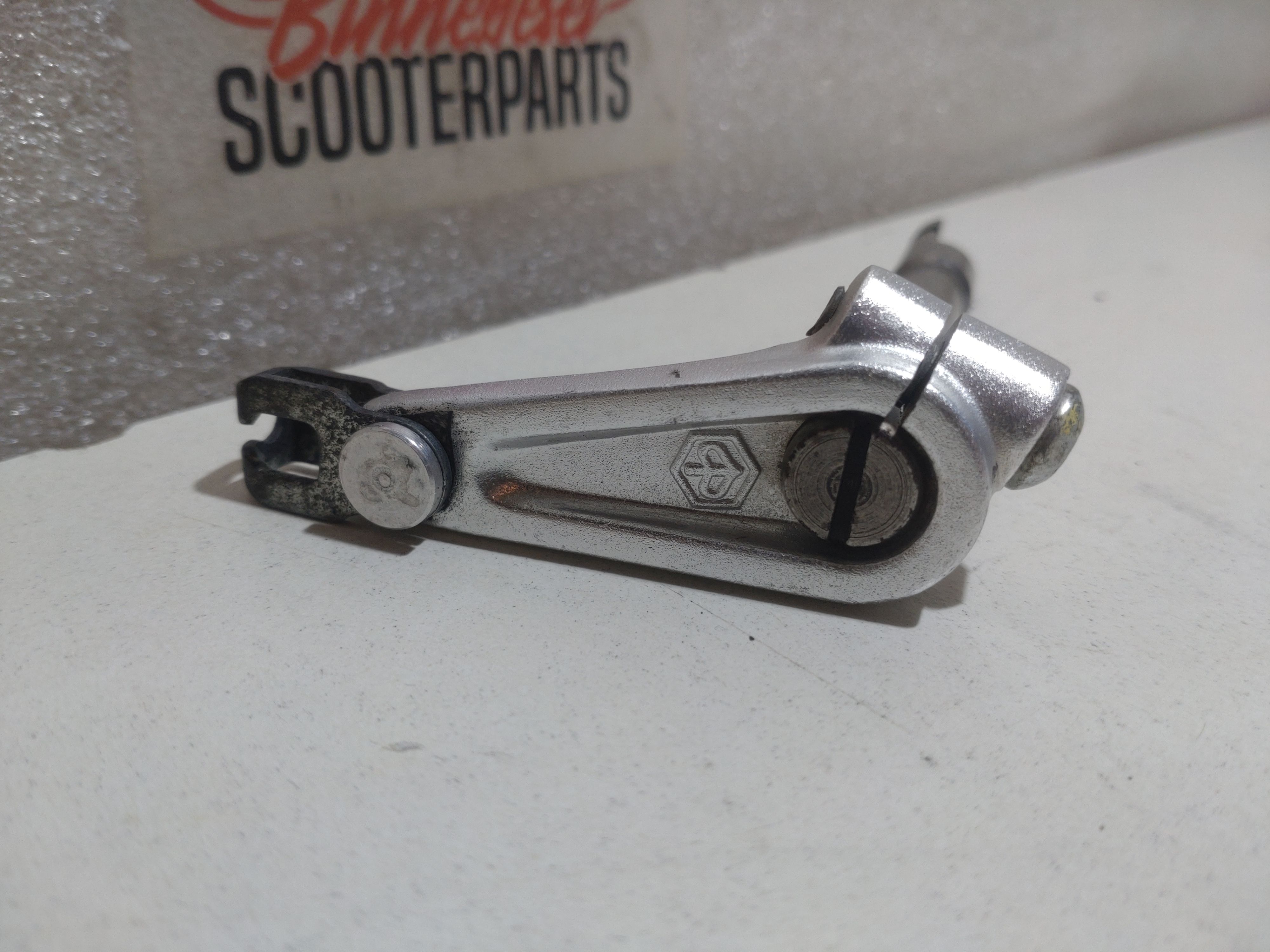 Kupplungsnehmer Aprilia Tuono 125 4T E4 ABS 2017 Piaggio M545M Kupplungshebel Ausrückhebel B043225 847083