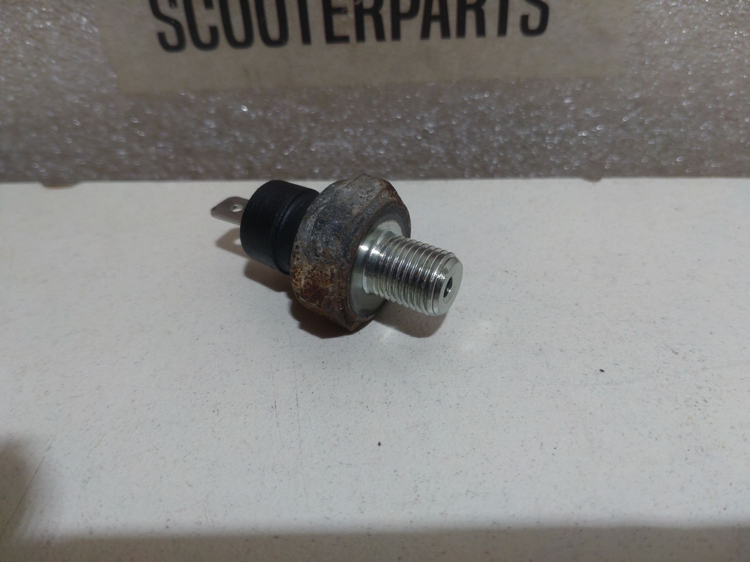 Öldrucksensor Aprilia Tuono 125 4T E4 ABS 2017 Piaggio M545M Öldruckschalter 1D001138