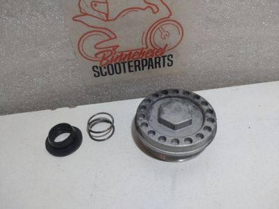 Ölfilterdeckel Aprilia Tuono 125 4T E4 ABS 2017 Piaggio M545M +Feder