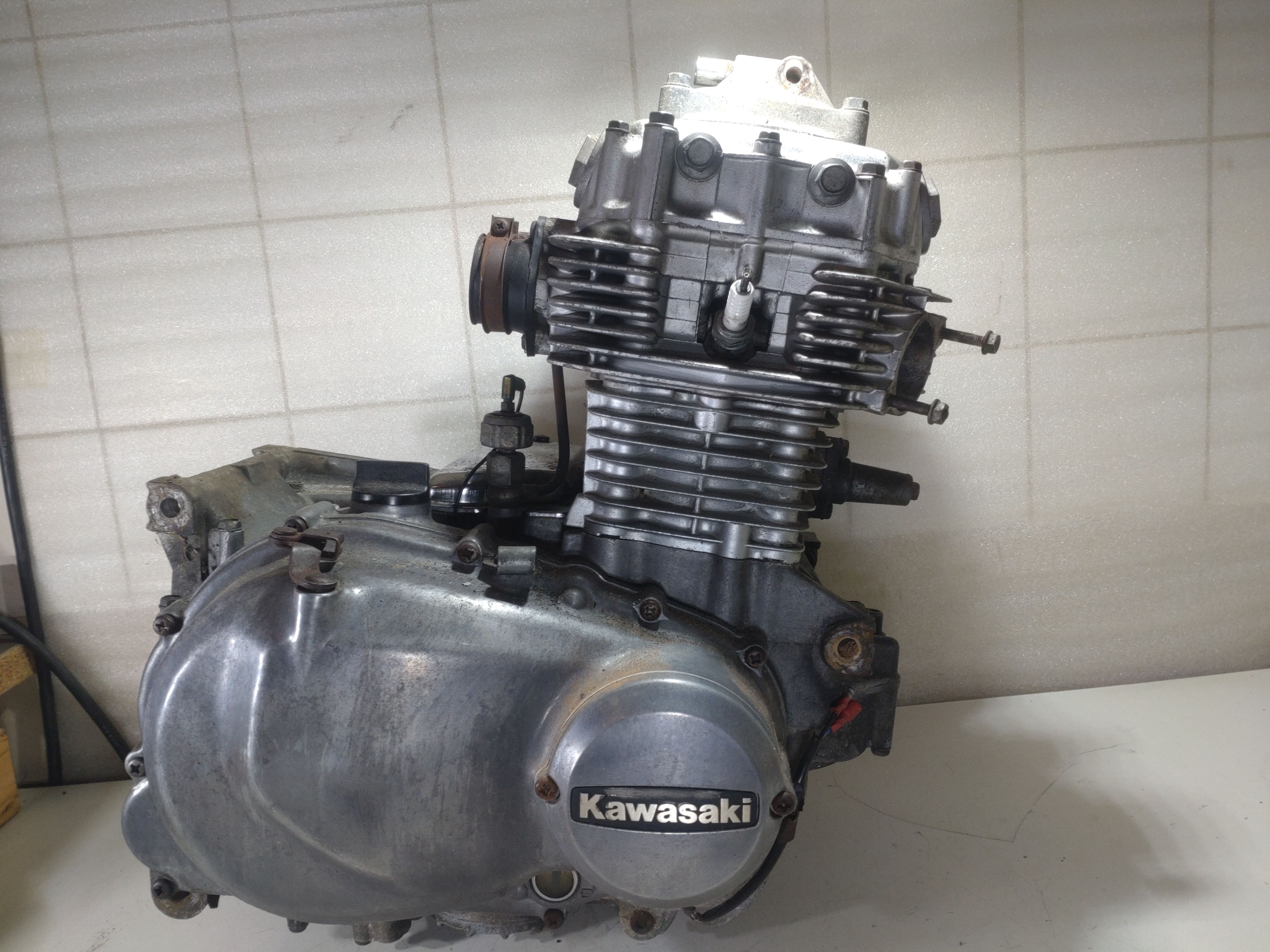 Motor Kawasaki LTD 440 KZ440A Komplett +Lichtmaschine +Anlasser KZ440AG 008952