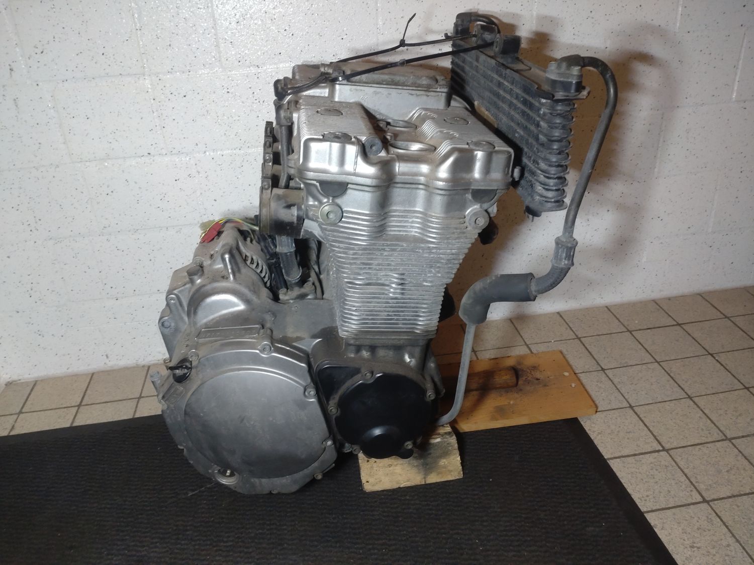 Motor Suzuki GSX 600 FU Typ AJ Komplett +Lichtmaschine +Anlasser N717-110907