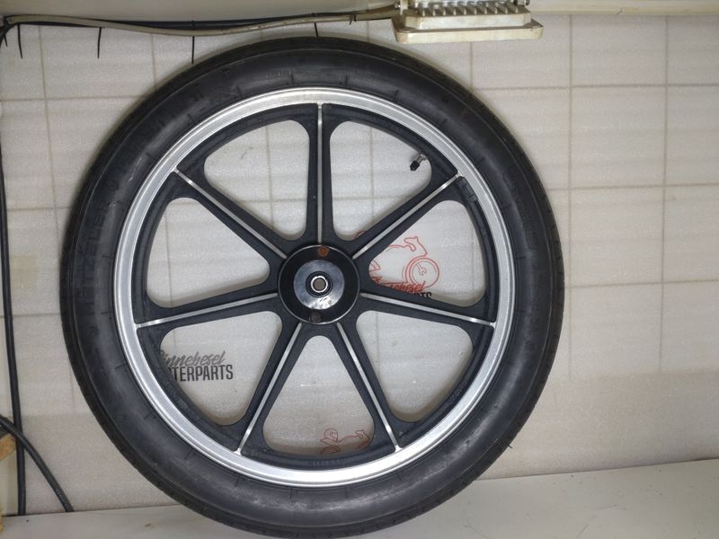 Felge Kawasaki LTD 440 KZ440A Vorn Asahi F-1027 J19x1,85 +Reifen 3,25x19 Felge Kawasaki LTD 440 KZ440A Vorn Asahi F-1027 J19x1,85 +Reifen 3,25x19