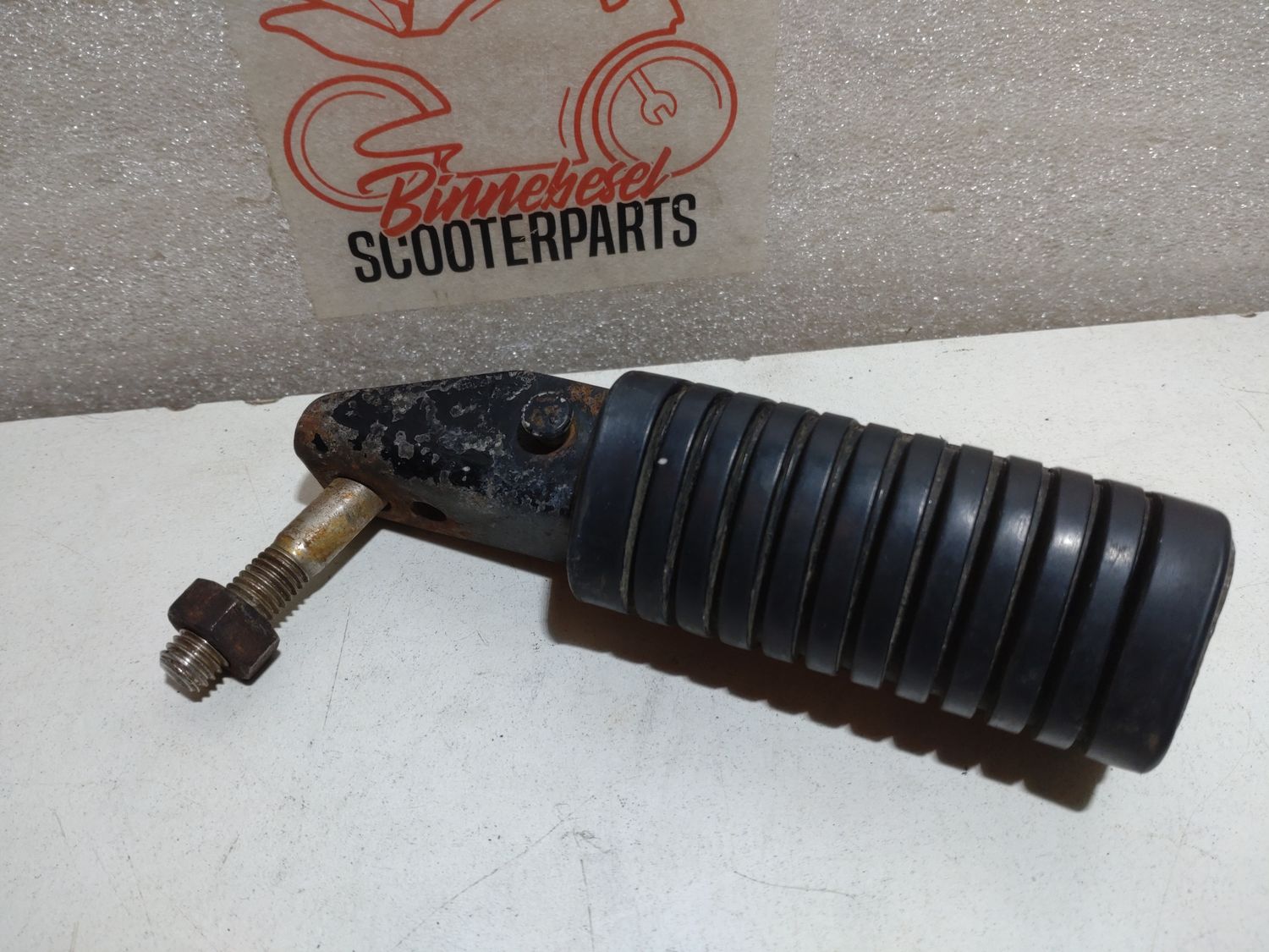 Fußraste Kawasaki LTD 440 KZ440A Sozius Rechts #2 +Halter