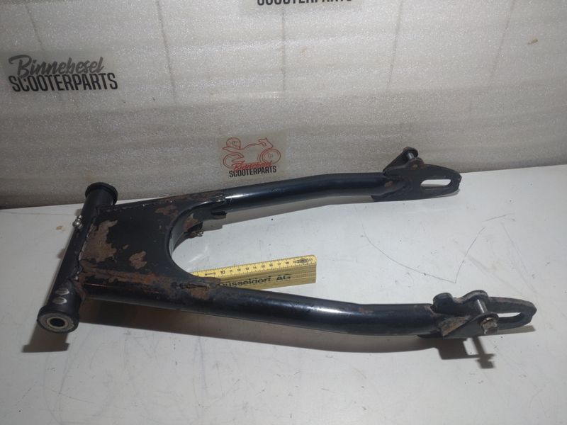Schwinge Kawasaki LTD 440 KZ440A Hinterrad +Hülse (Kettenschutz Halter abgerissen aber dabei) Schwinge Kawasaki LTD 440 KZ440A Hinterrad +Hülse (Kettenschutz Halter abgerissen aber dabei)