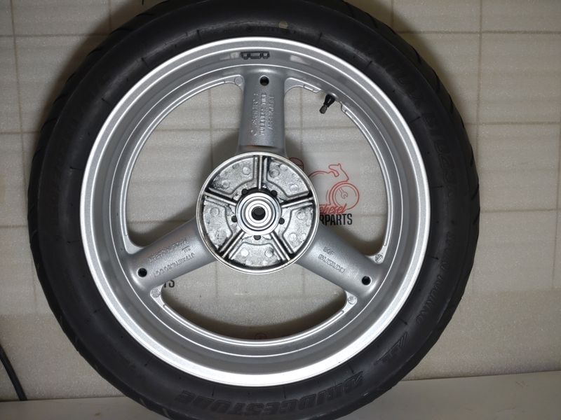 Felge Suzuki GSX 600 FU AJ Hinten J17xMT4,50 +Reifen 150-70ZR17 von 2019 Felge Suzuki GSX 600 FU AJ Hinten J17xMT4,50 +Reifen 150-70ZR17 von 2019