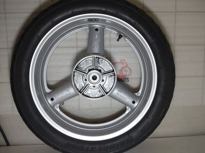 Felge Suzuki GSX 600 FU AJ Hinten J17xMT4,50 +Reifen 150-70ZR17 von 2019 Felge Suzuki GSX 600 FU AJ Hinten J17xMT4,50 +Reifen 150-70ZR17 von 2019