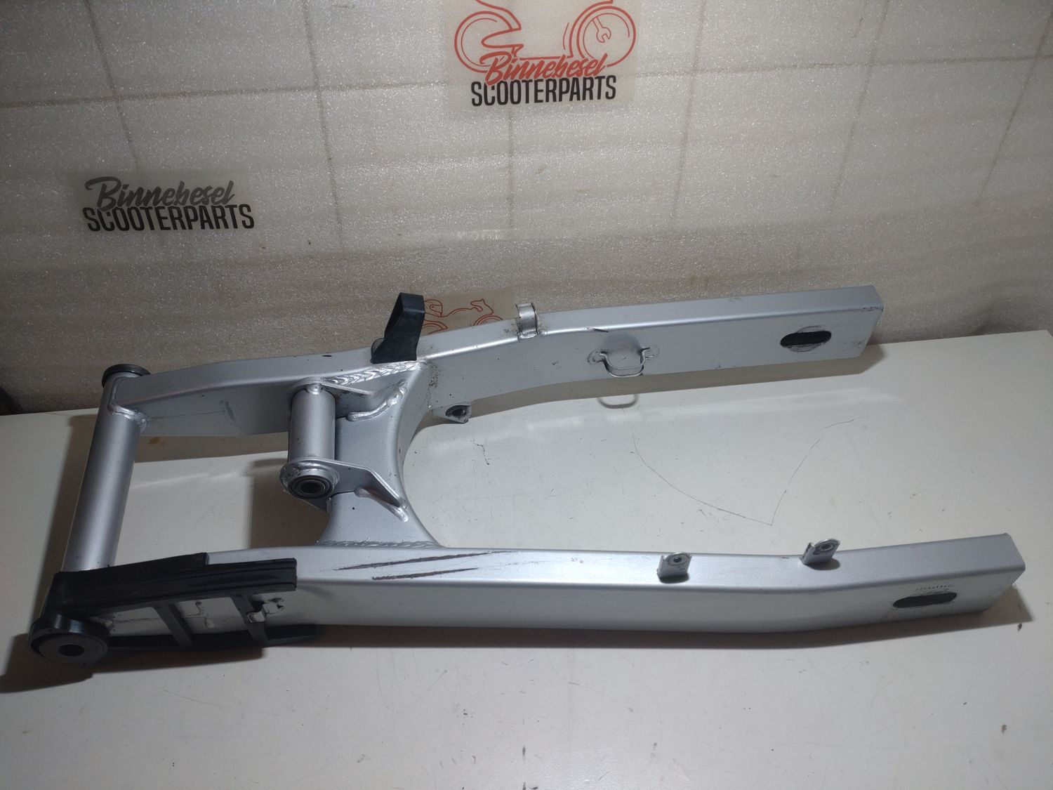 Schwinge Suzuki GSX 600 FU AJ Hinterrad +Hülse