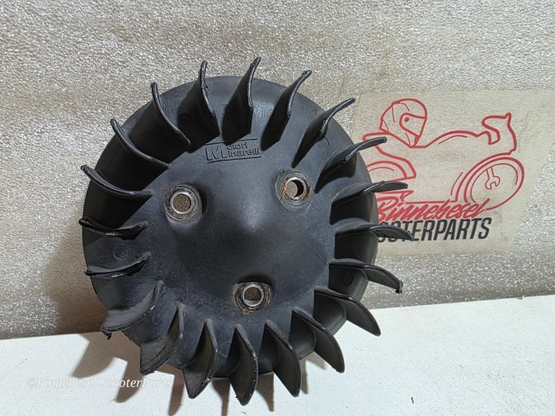 Lüfterrad Minarelli Schwarz #5 Aprilia SR50 Zwei Rippen Abgebrochen