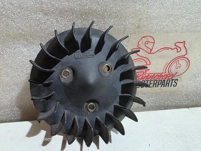 Lüfterrad Minarelli Schwarz #5 Aprilia SR50 Zwei Rippen Abgebrochen