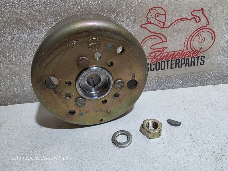 Polrad Minarelli Liegend Kurz Yamaha Zest 50 4FW #5 F2JA 005ZS +Zündkeil +Mutter