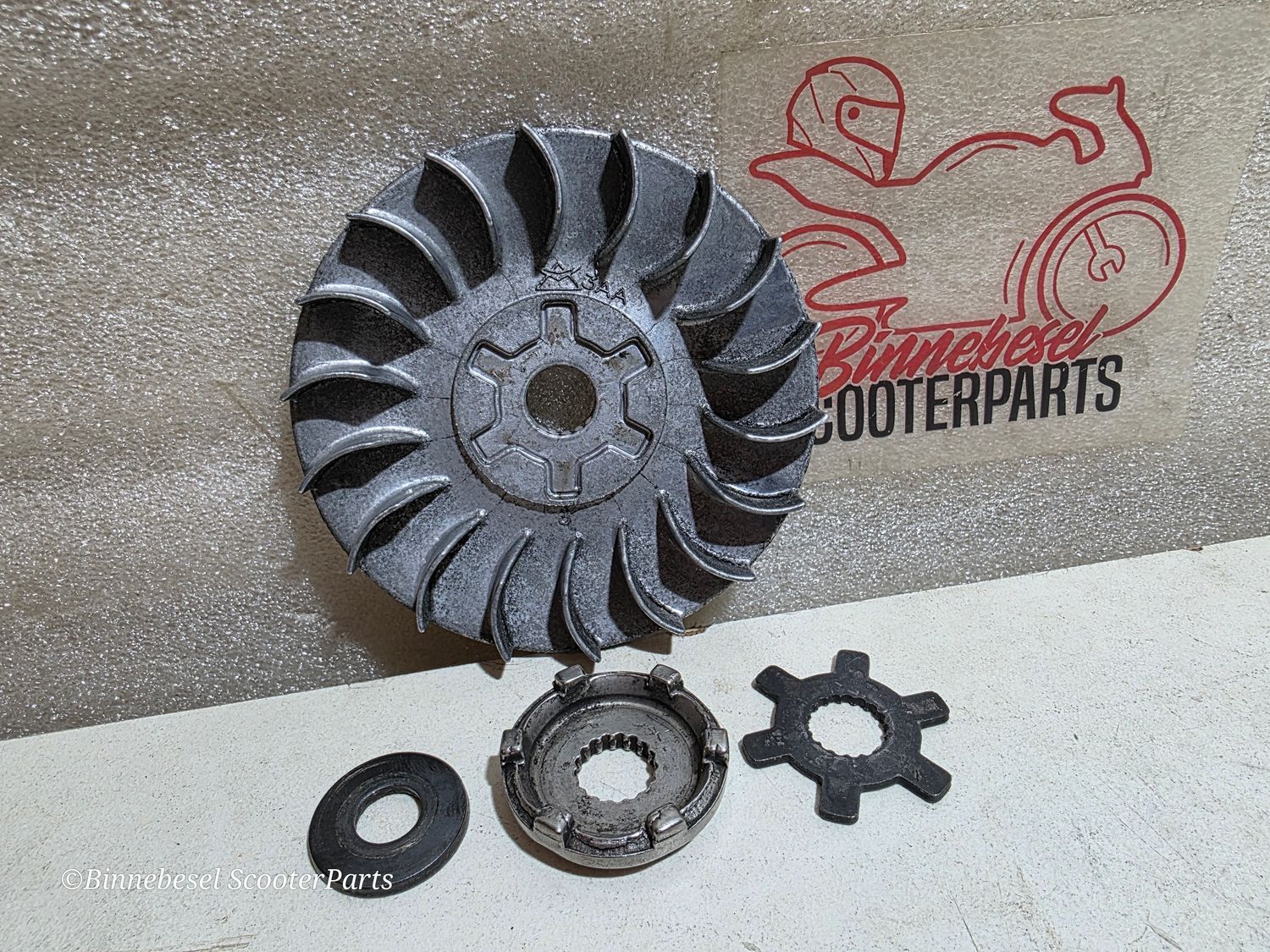 Riemenscheibe Minarelli Yamaha Zest 50 4FW #5 Original Minarelli 3AA +Mitnehmerstern +Kickstartermitnehmer Riemenscheibe Minarelli Yamaha Zest 50 4FW #5 Original Minarelli 3AA +Mitnehmerstern +Kickstartermitnehmer