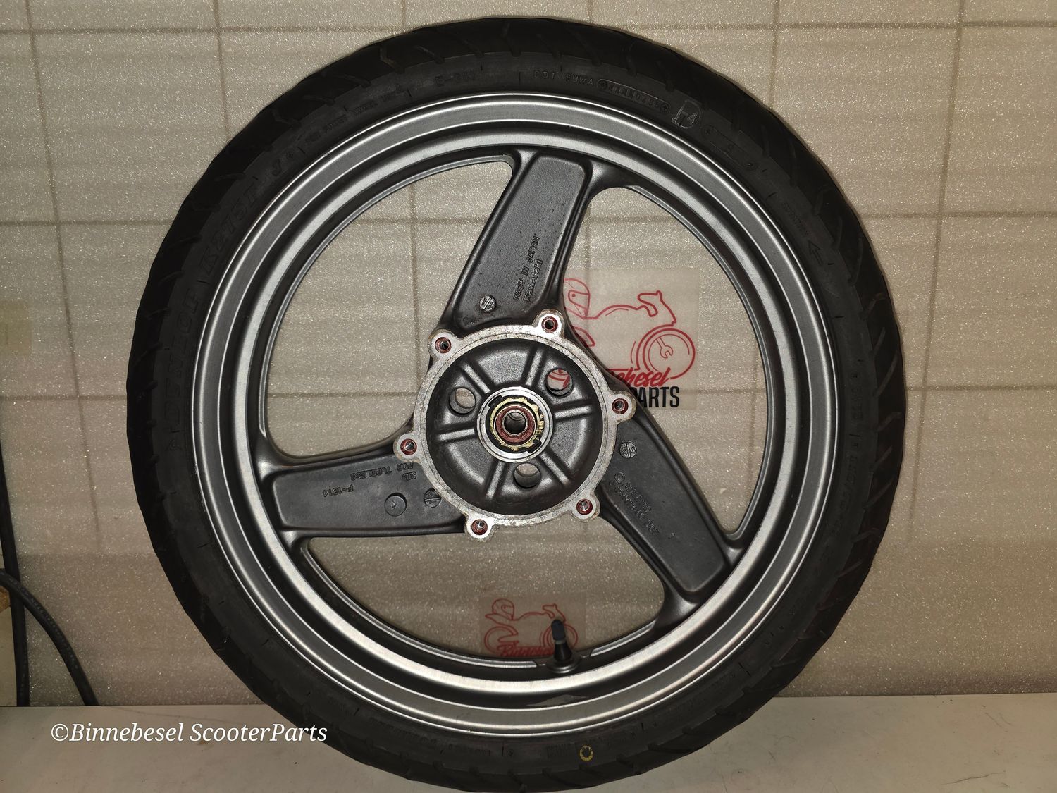 Felge Kawasaki GPZ 500s EX500D Vorn Asahi F-1314 J17xMT3,00 +Reifen 110-70-17 von 2005 Felge Kawasaki GPZ 500s EX500D Vorn Asahi F-1314 J17xMT3,00 +Reifen 110-70-17 von 2005