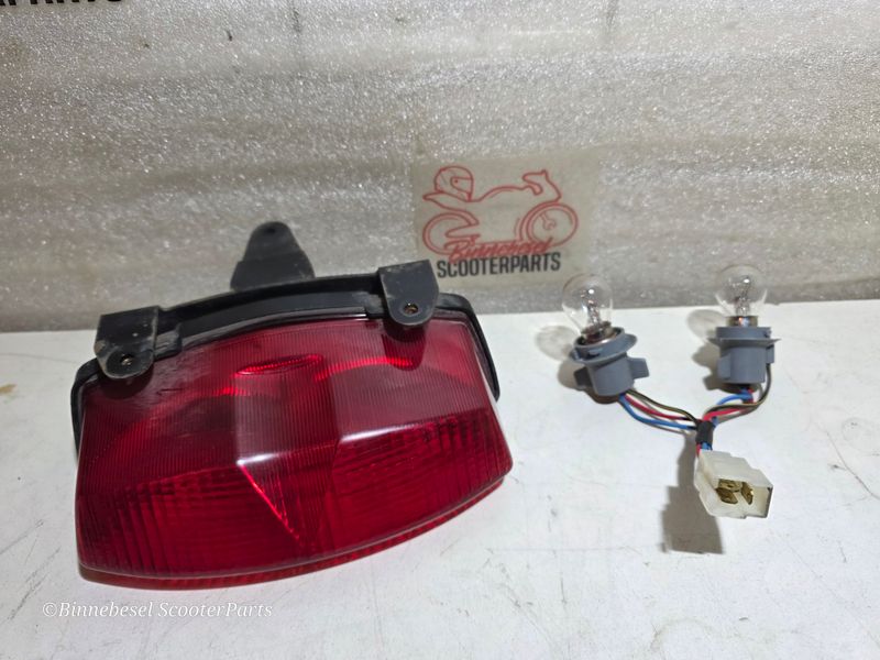 Rücklicht Kawasaki GPZ 500s EX500D Komplett Stanley 040-7773 +Lampeneinsatz Kabel +Halter