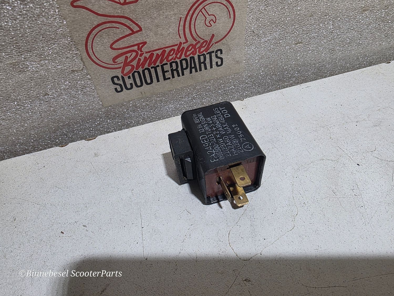 Blinker-Relais Kawasaki GPZ 500s EX500D 270021101 FA249ED Nippon Denso 12,8V 21(23)Wx2 +3,4W Blinker-Relais Kawasaki GPZ 500s EX500D 270021101 FA249ED Nippon Denso 12,8V 21(23)Wx2 +3,4W