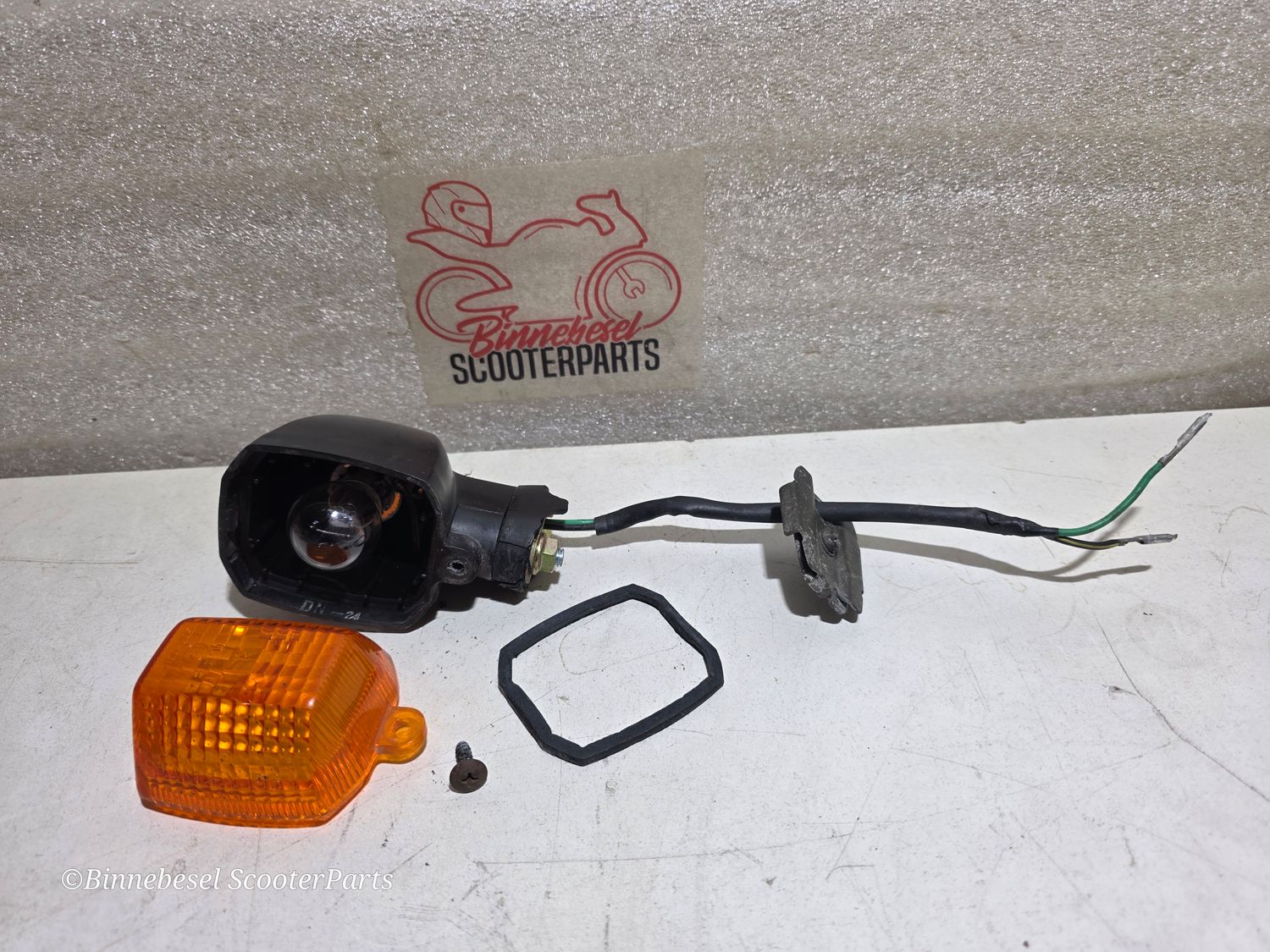 Blinker Kawasaki GPZ 500s EX500D Vorn Rechts Komplett Stanley 1964 230371272 +U-Scheibe Blinker Kawasaki GPZ 500s EX500D Vorn Rechts Komplett Stanley 1964 230371272 +U-Scheibe