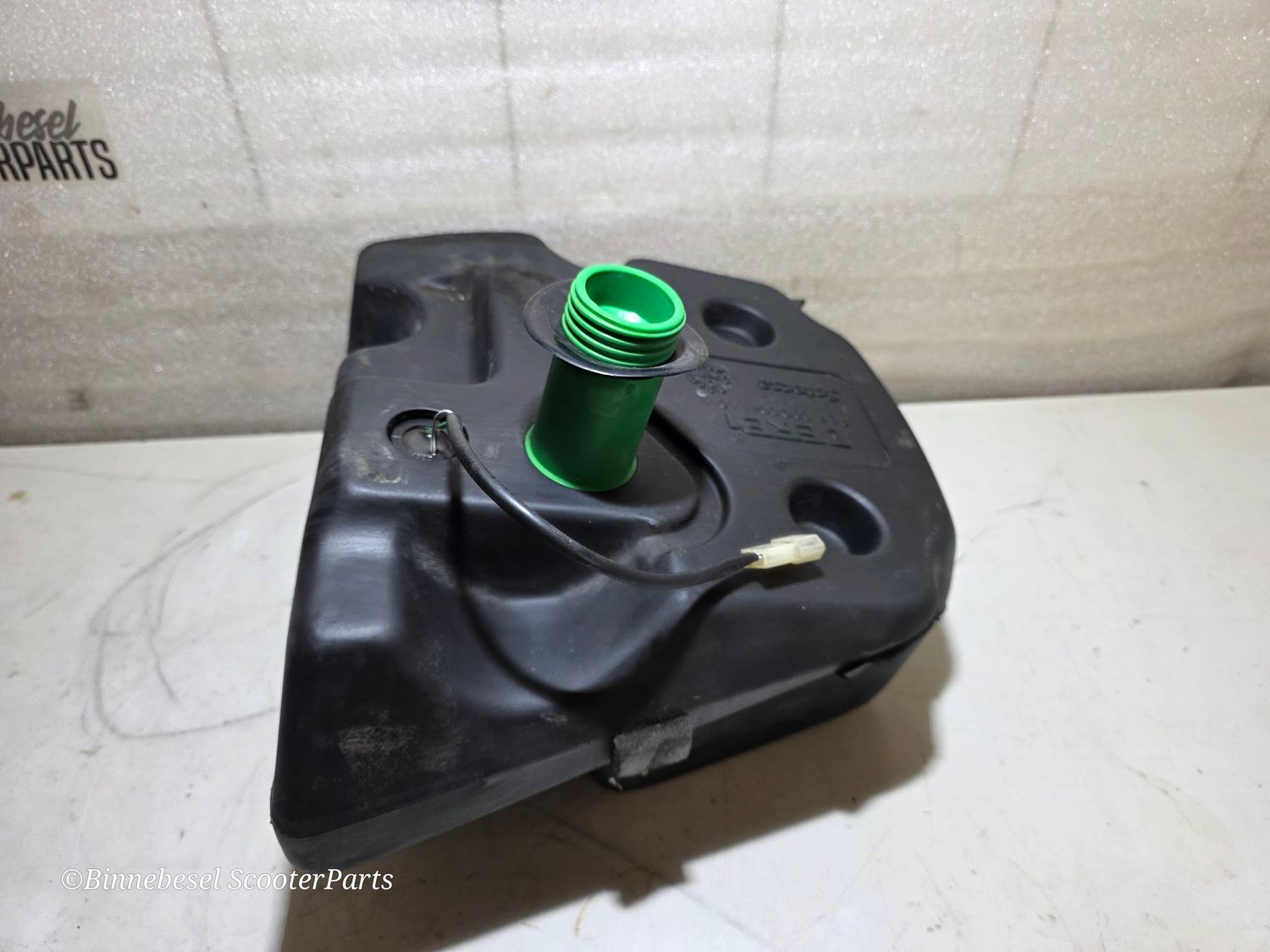Benzintank Derbi Atlantis Morini +Tankgeber Benzinstandgeber Sotecsa