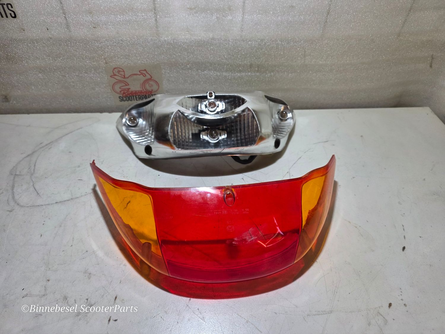 Rücklicht Derbi Atlantis Morini Komplett (Glas defekt, eine Ecke fehlt) Blinker Rücklichtglas