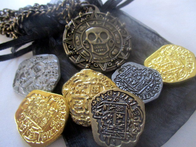 Pirate Coins &amp;amp; Aztec Necklace Gift Set